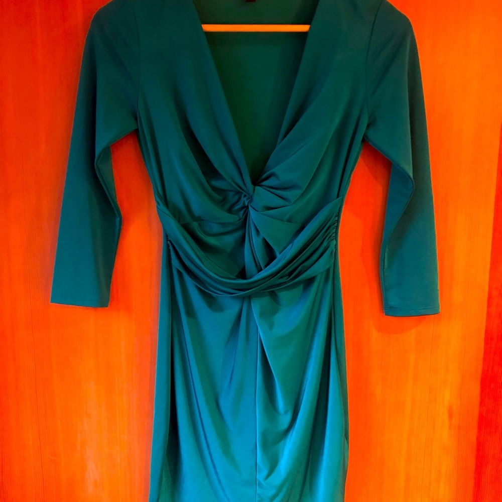 Festive Guess xs stretch Emerald Green Dress